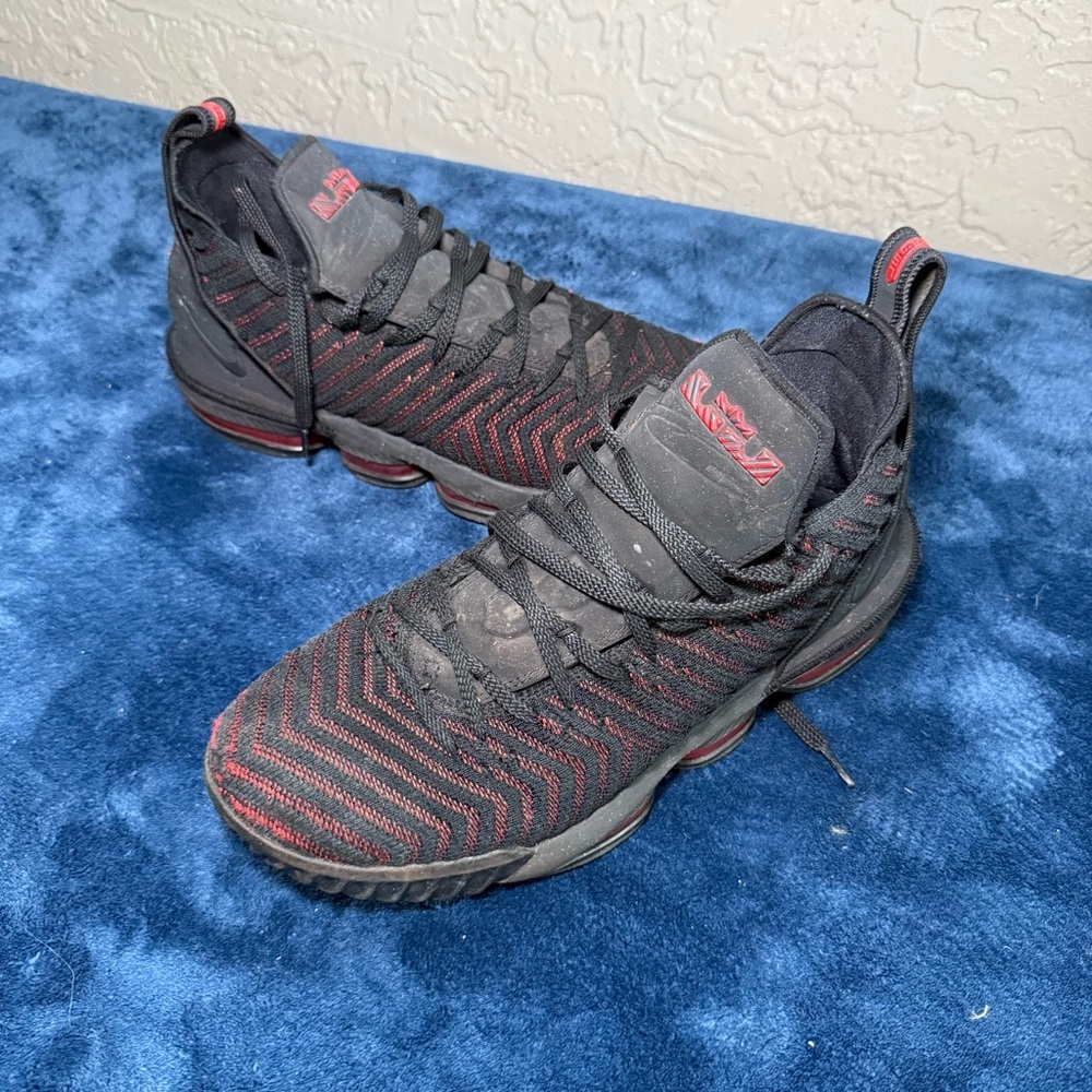 NIKE LEBRON XVI 16 Fresh Bred Black and Red Sneakers Size 12.5